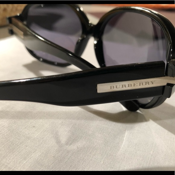 Black round designer Burberry sunglasses. - Picture 3 of 4